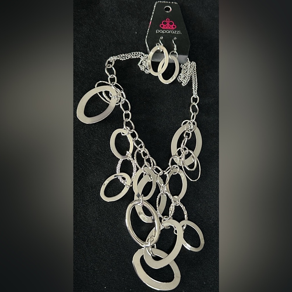 Paparazzi Silver Oval Link Necklace